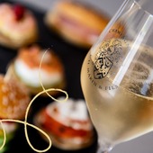 🍾 Un dosage subtil nous permet d’accentuer l’intensité fruitée de la cuvée ‘La Précieuse’ ! 
🍽️ Ainsi, ce champagne vous accompagnera avec perfection dès l’apéritif jusqu’à vos desserts aux fruits en passant par du fromage crémeux !

Crédit @franz.pfifferling

#champagne #champagnechmarinetfils #champagnemarinetfils #champagnemarin #valleedelasarce #aube #artisansdeffervecence #winelover #wine #vigneronsindependants #philosophie #agricultureraisonnee #HVE #winemaker #winegrower @valleedelasarce 

Attention l'abus d'alcool est dangereux pour la santé à consommer avec modération.