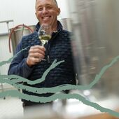 Notre cuvée « Blanc d’Avirey » 🍾 – signée Champagne Ch. Marin & Fils – issue de la vendange 2️⃣0️⃣0️⃣8️⃣, révèle toute la fraîcheur caractéristique de son millésime.
Son long vieillissement en cave l'a façonné lui conférant une belle complexité et une belle longueur en bouche. Le bois, subtilement intégré, apporte du relief sans masquer l’expression du vin, tandis que le temps a patiné son acidité et révélé de délicats arômes tertiaires.

#champagne #champagnechmarinetfils #millesime2008 #champagnemarin 

Crédit @franz.pfifferling 

Attention l'abus d'alcool est dangereux pour la santé à consommer avec modération.