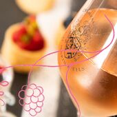 Chez les Marins, l’amour du vin 🍷et la formation bourguignonne de notre cher capitaine nous ont guidé vers la technique de l’assemblage pour la réalisation de notre cuvée de champagne rosé ‘La Gourmande’🍾.
Prérequis pour cette cuvée La Gourmande en 100% pinot noir🍇 :
➡️ ⁠sélection rigoureuse des pinots noirs
➡️⁠ ⁠grappes éraflées à 100% (séparation des baies de la rafle)
➡️⁠ ⁠cuvaison courte (étape essentielle pour transformer le jus de raison en un vin plein de caractère)

👉🏼 Découvrez la suite des explications de la cuvée ‘La Gourmande’ dans nos prochains posts. 👈🏼

#champagne #champagnerose #pinotnoir #pinotnoirlover

Crédit @franz.pfifferling 

Attention l'abus d'alcool est dangereux pour la santé à consommer avec modération.