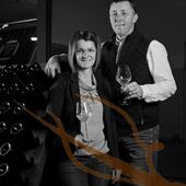 Tout champagne raconte une histoire… Chez nous, avec la cuvée ‘La Souveraine’, chaque bulle🫧 raconte :
* l’année de sa naissance, 2012 – un millésime riche ! 
* les décisions de vinification de notre cher capitaine,
* la magie du vieillissement en cave.

Un moment de dégustation suspendu au bout des lèvres. 

#champagne #champagnechmarinetfils #millesime2012 #champagnemarin

Crédit @olivier_frajman_photographe 

Attention l'abus d'alcool est dangereux pour la santé à consommer avec modération.