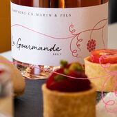 🍒 La cuvée de Champagne ‘La Gourmande’ excelle avec des accords sucrés à base de fruits rouges.

🇮🇹 Et si vous passez le tunnel du Mont Blanc, découvrez comment la dolce vita lui va à merveille avec des accords salés comme de délicieuses charcuteries italiennes !

👉🏼 Découvrez la suite des explications de la cuvée ‘La Gourmande’ dans nos prochains posts. 👈🏼

#champagne #champagnerose #pinotnoir #pinotnoirlover #foodie

Crédit @franz.pfifferling 

Attention l'abus d'alcool est dangereux pour la santé à consommer avec modération