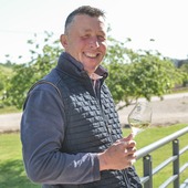 L’esprit de la maison :
Au Champagne Ch. Marin & Fils, c’est l’amour du vin qui guide notre grand Capitaine 🍇.
Toujours en quête de :
✨ l’expression aromatique la plus riche,
⚖️ l’équilibre parfait,
❄️ la fraîcheur,
🌿 et la mise en lumière de notre terroir d’Avirey-Lingey.
Chaque cuvée est pensée dans sa singularité… et pourtant, toutes se rejoignent dans un même élan : la signature du vigneron.
#Champagnechmarinetfils #champagnemarin#VigneronIndependant #valleedelasarce #recoltant manipulant 

Attention l’abus d’alcool est dangereux pour la santé, à consommer avec modération 

Crédit @franz.pfifferling