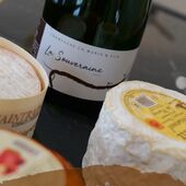 Les champagnes🍾 ne sont pas seulement des vins d’apéritif 🥂. 
Preuve en est avec notre cuvée La Souveraine ! Notre Millésimé 2️⃣0️⃣1️⃣2️⃣, qui, forte de son caractère💪 acquis après de longues années en cave⌛, saura sublimer vos plats et plateaux de fromages en alliant fraîcheur et matière.

Merci à la fromagerie de Mussy pour leurs produits exceptionnels!

#champagne #champagnechmarinetfils #millesime2012 #champagnemarin #cheeselover

Crédit @franz.pfifferling 

Attention l'abus d'alcool est dangereux pour la santé à consommer avec modération.